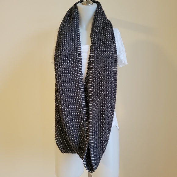 H&M Infinity Scarf - Picture 2 of 3